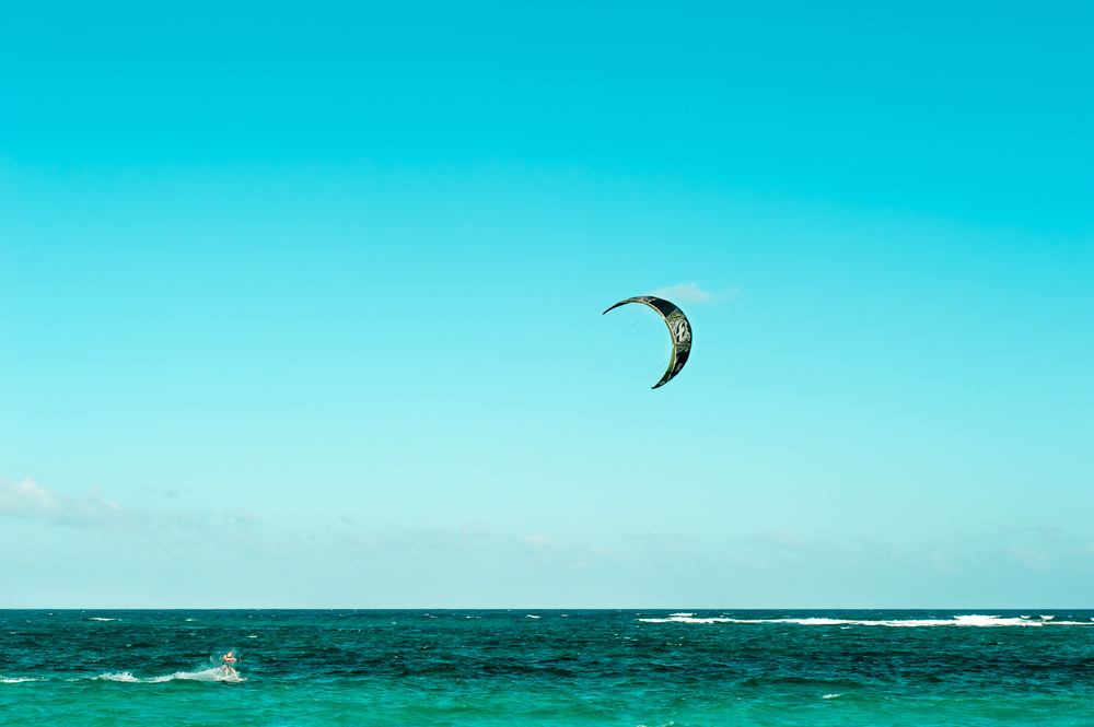 Katesurf en la Playa de San Luis Colombia